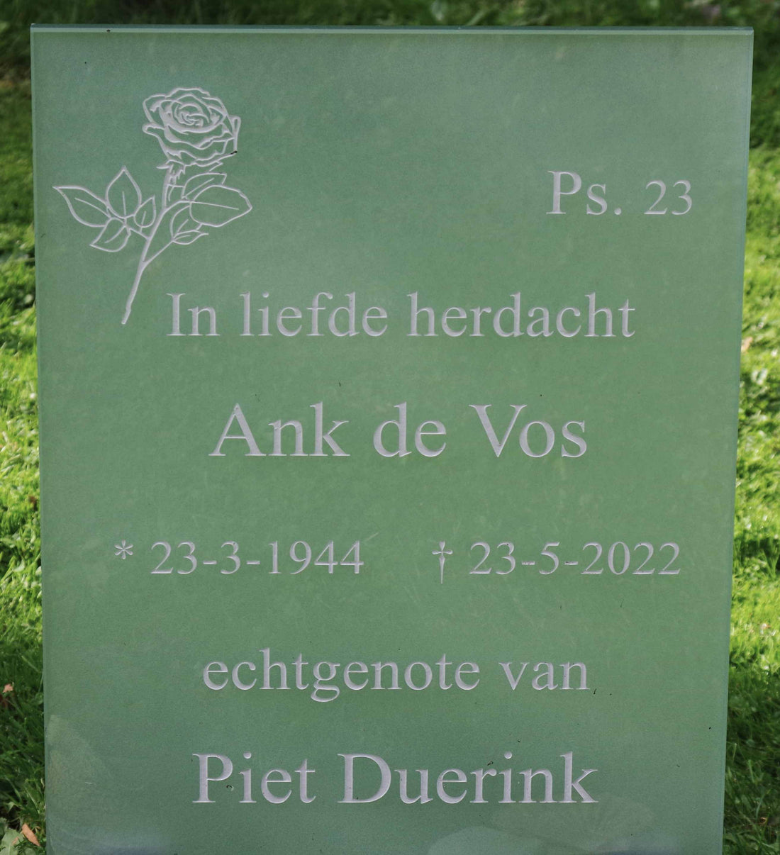 Het graf van Ank de Vos