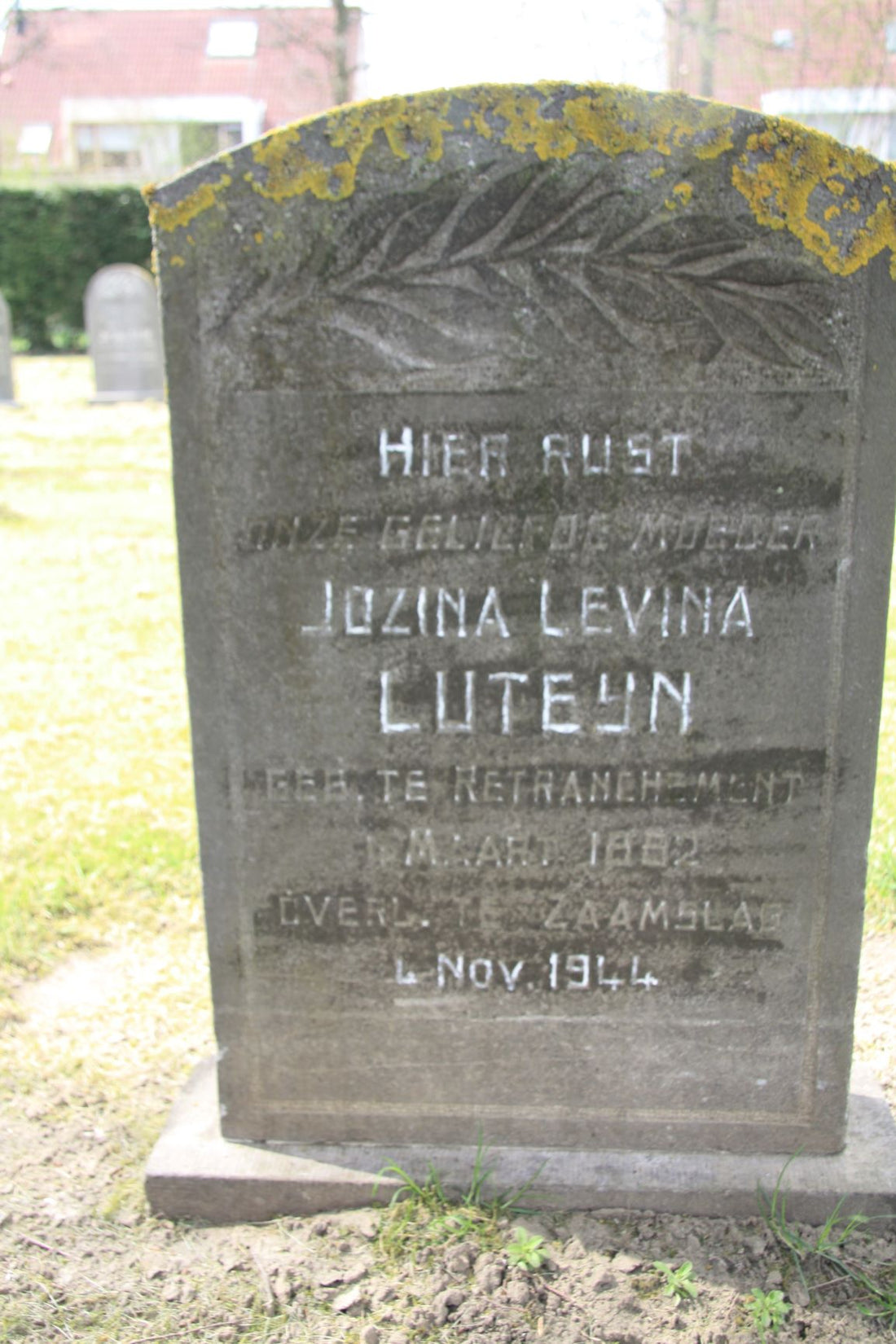Het graf van Jozina Levina Luteijn