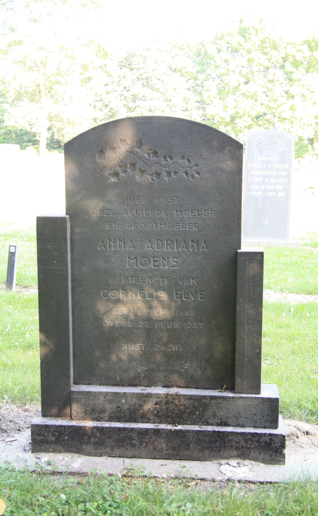 Het graf van Anna A. Moens