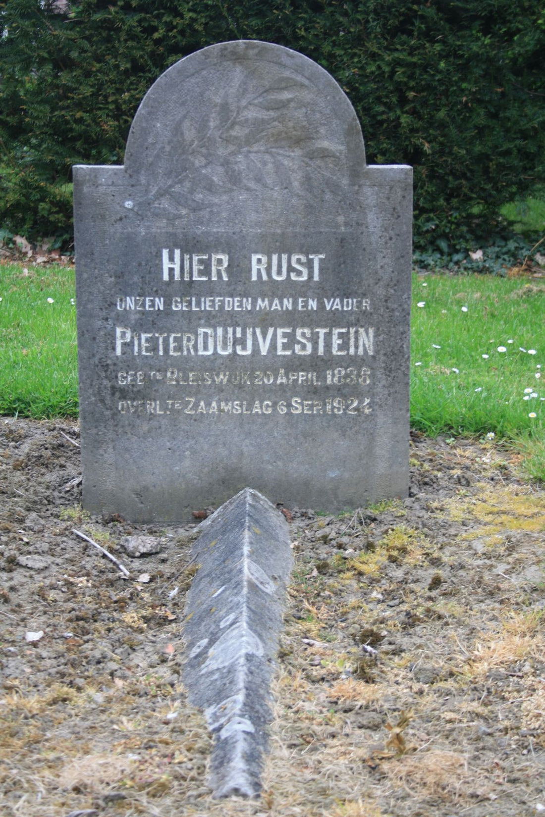 Het graf van Pieter Duijvestein
