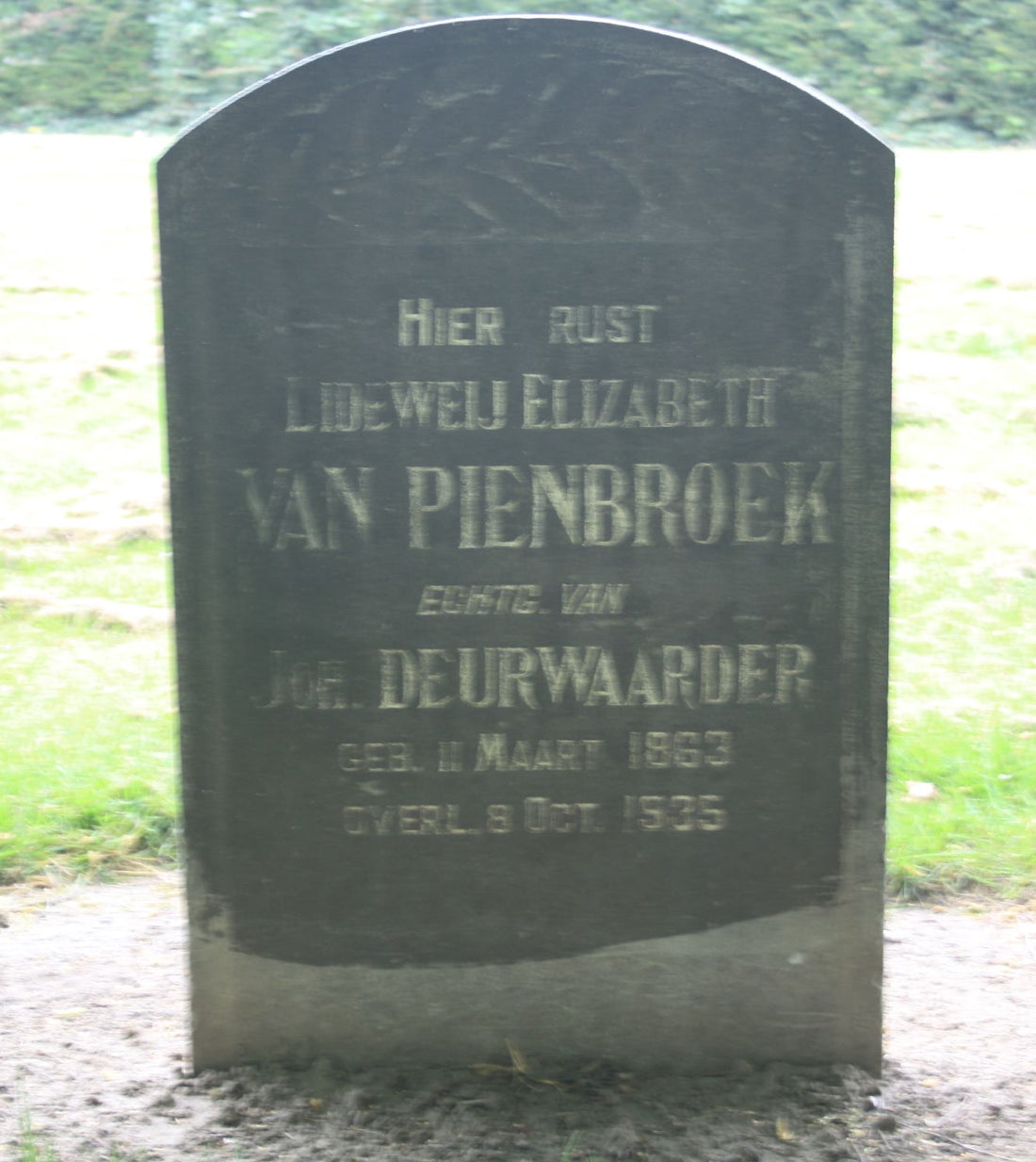Het graf van Lideweij Elisabeth van Pienbroek