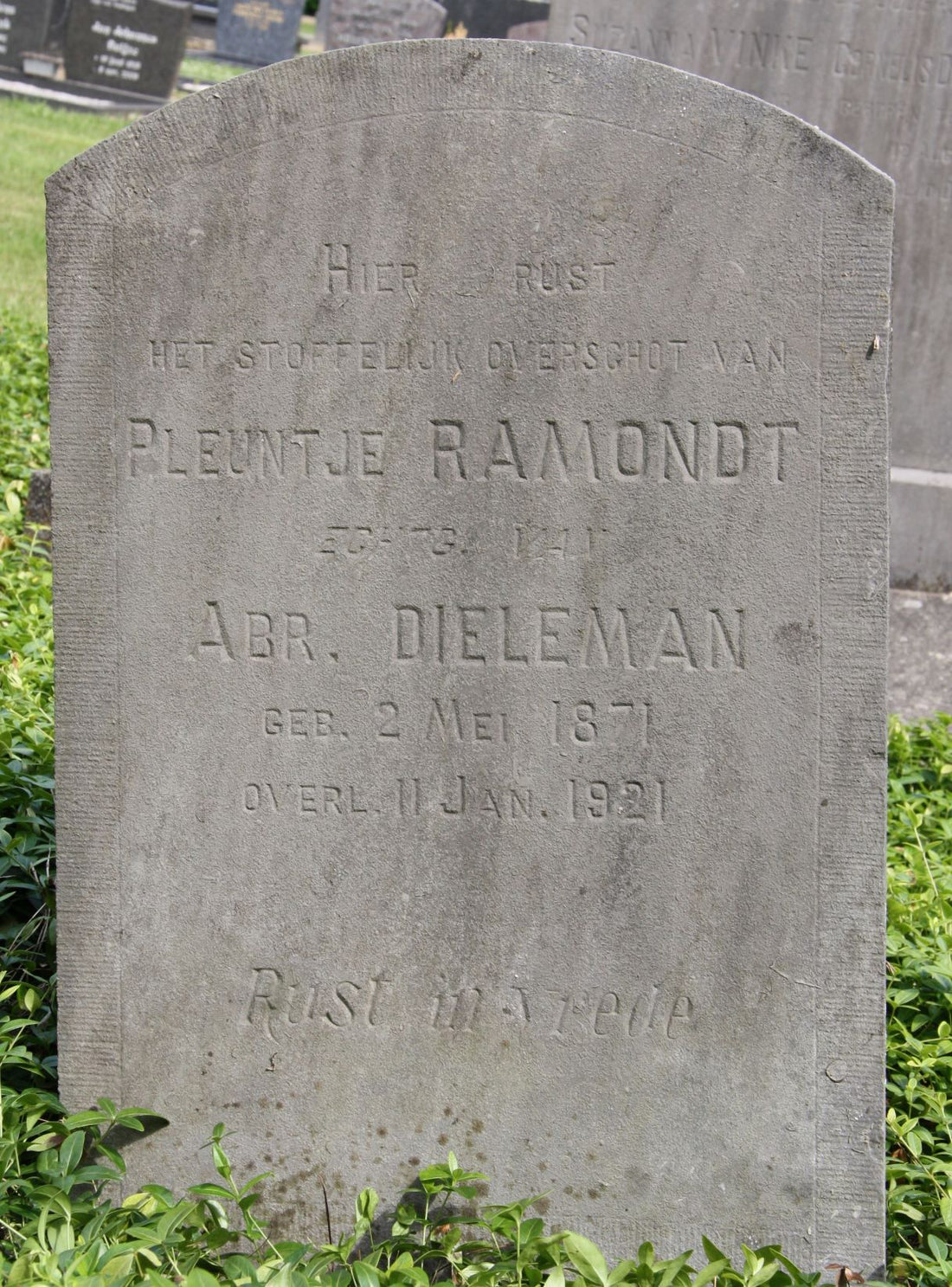 Het graf van Pleuntje Ramondt