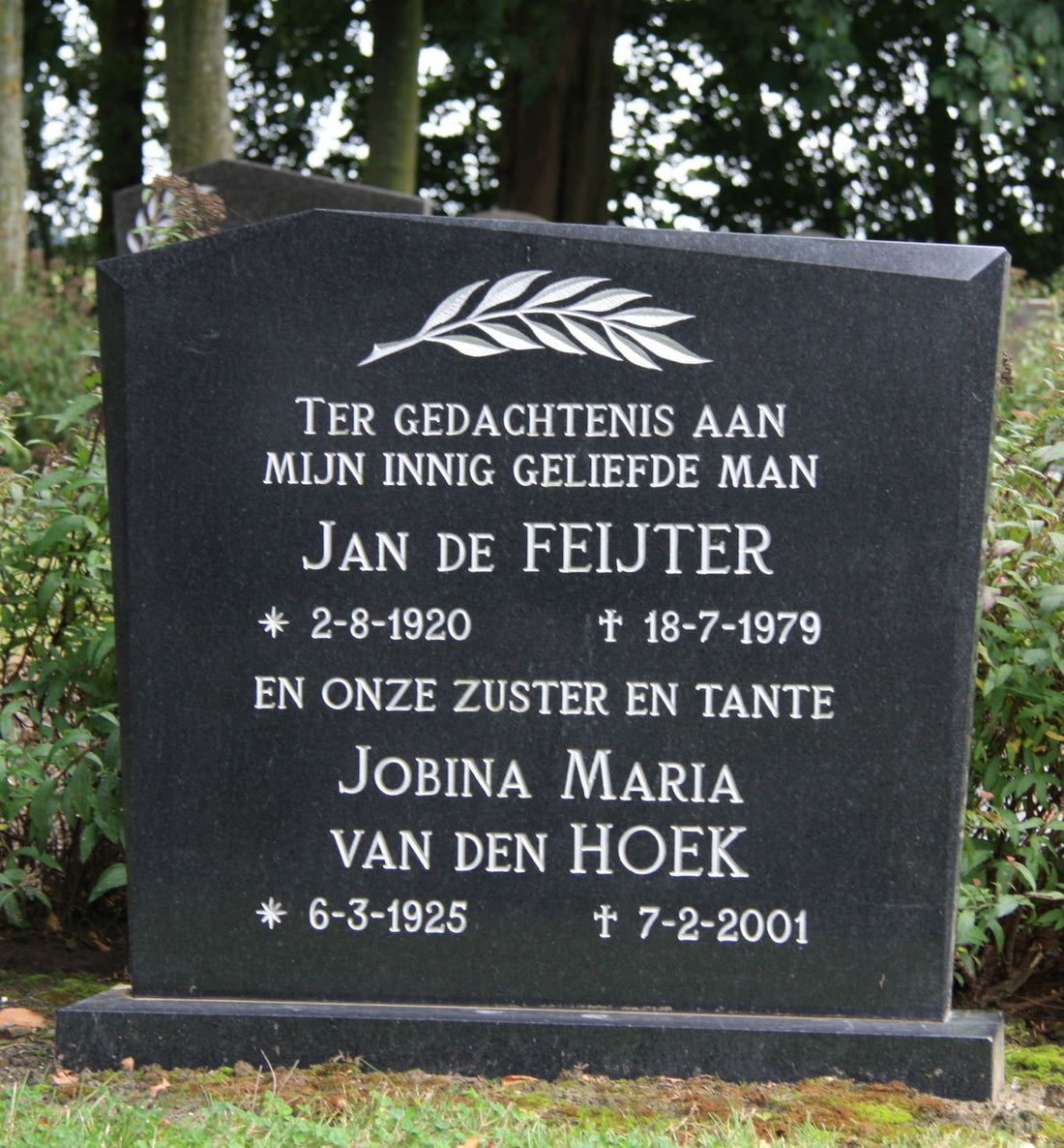 Het graf van Jobina Maria de Feijter-van den Hoek