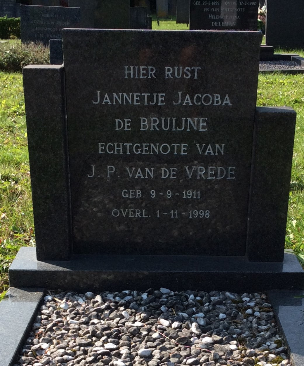 Het graf van Jannetje Jacoba van de Vrede-de Bruijne