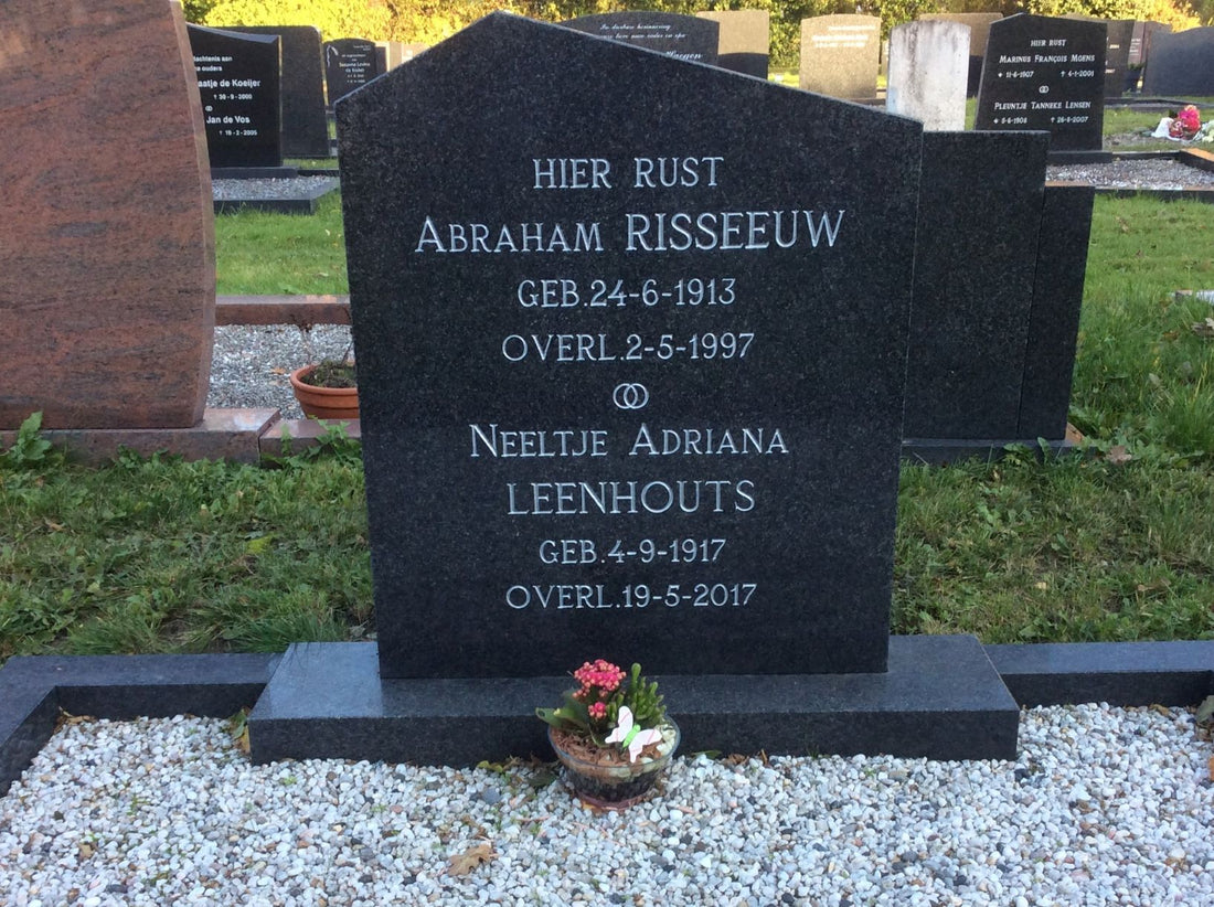 Het graf van Neeltje Adriana Risseeuw-Leenhouts