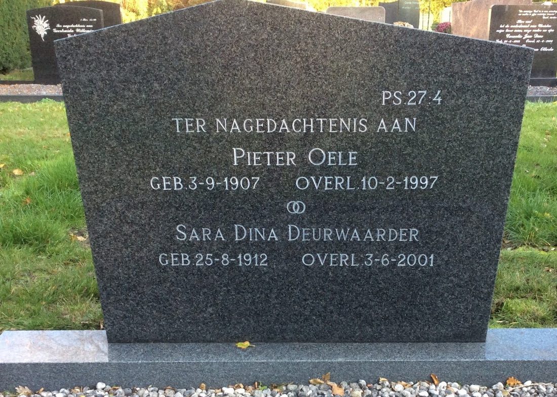Het graf van Sara Dina Oele-Deurwaarder