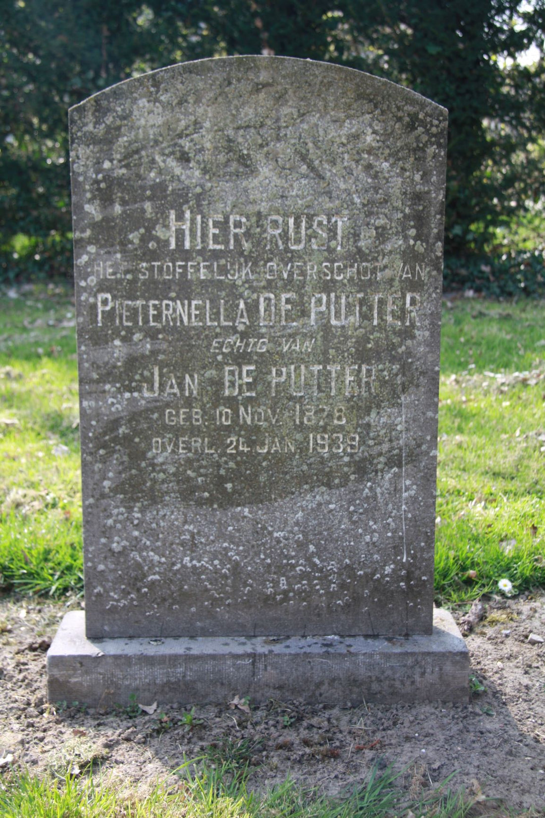 Het graf van Pieternella de Putter