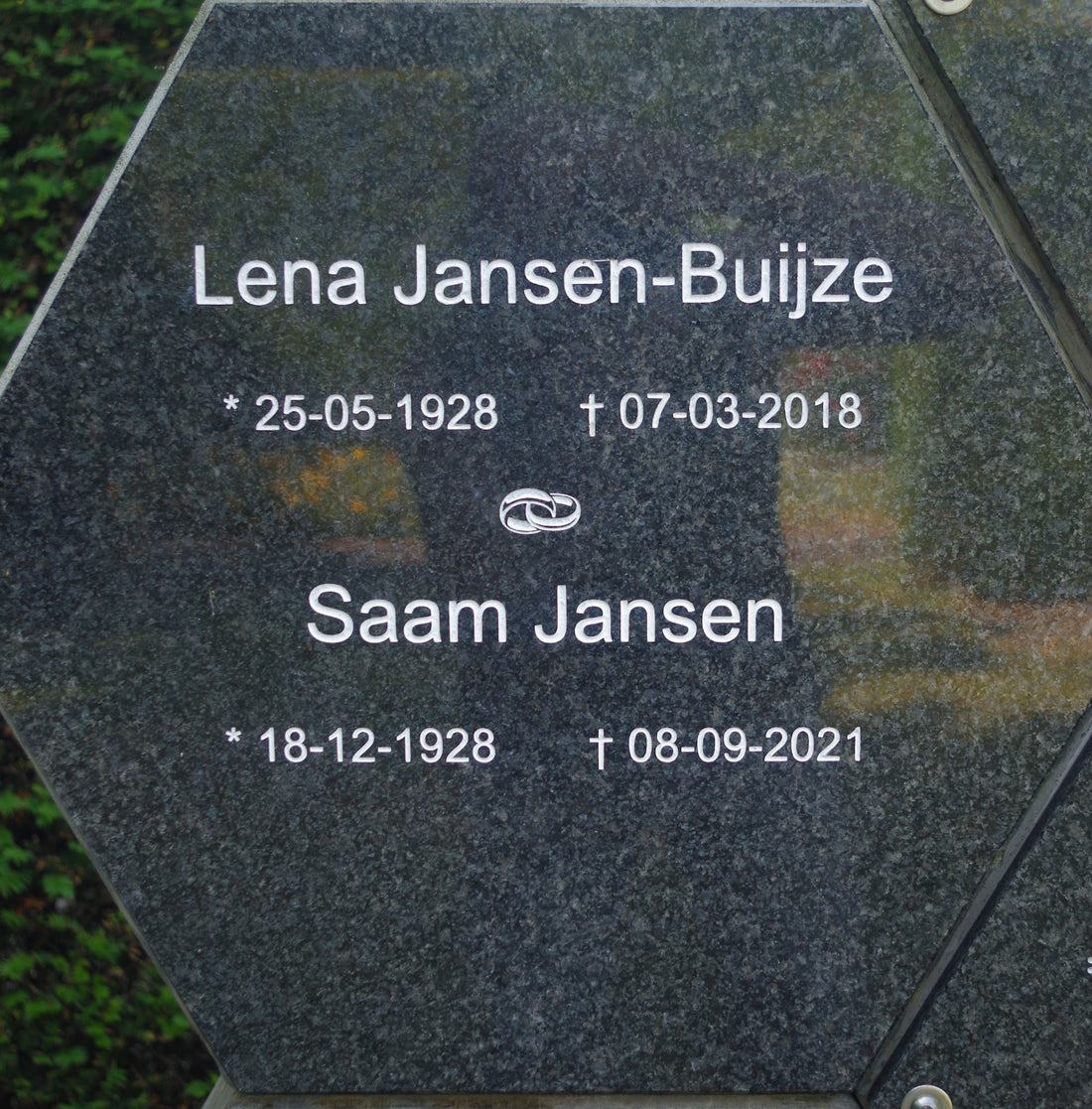 Het graf van Helena Buijze