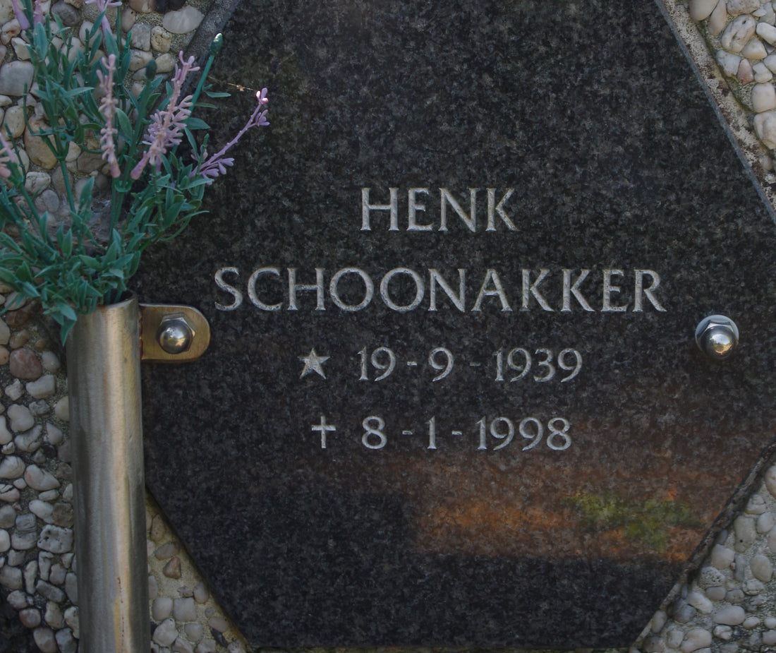 Het graf van Henk Schoonakker