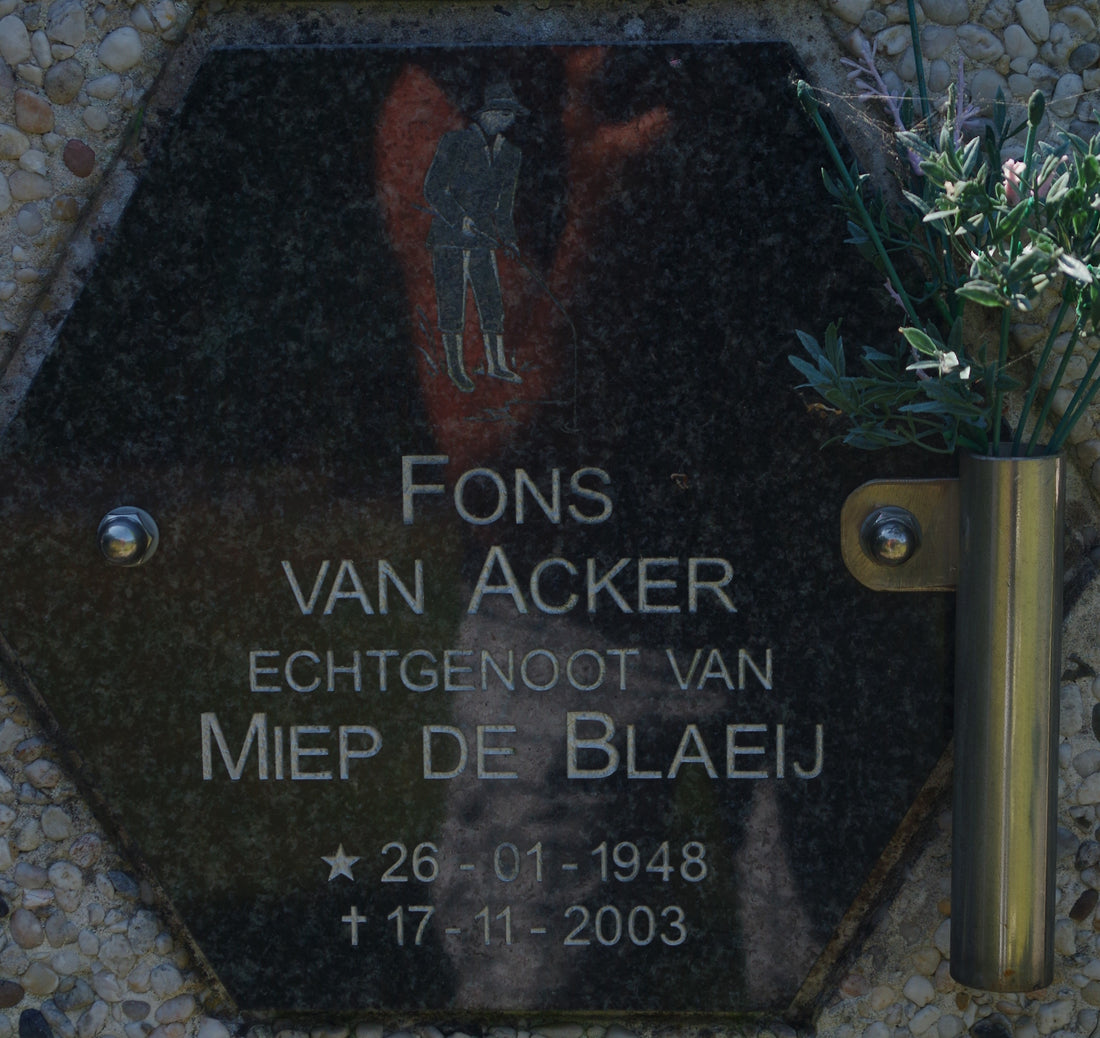 Het graf van Fons van Akker