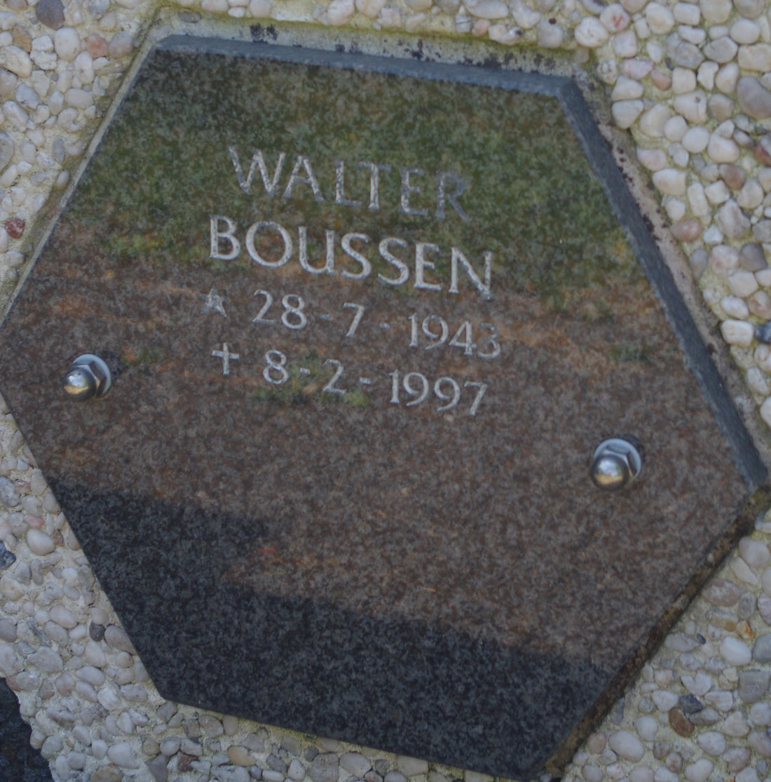 Het graf van Walter Boussen