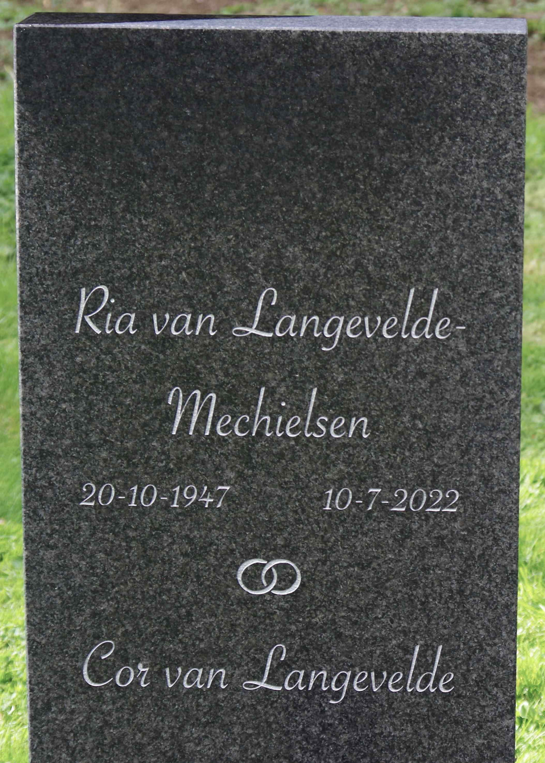 Het graf van Ria Mechielsen