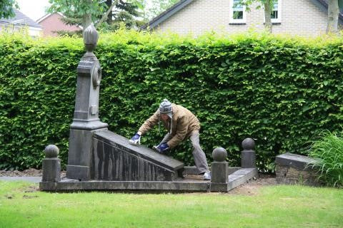 Foto uit het verhaal: Namen op Zaamslagse grafstenen